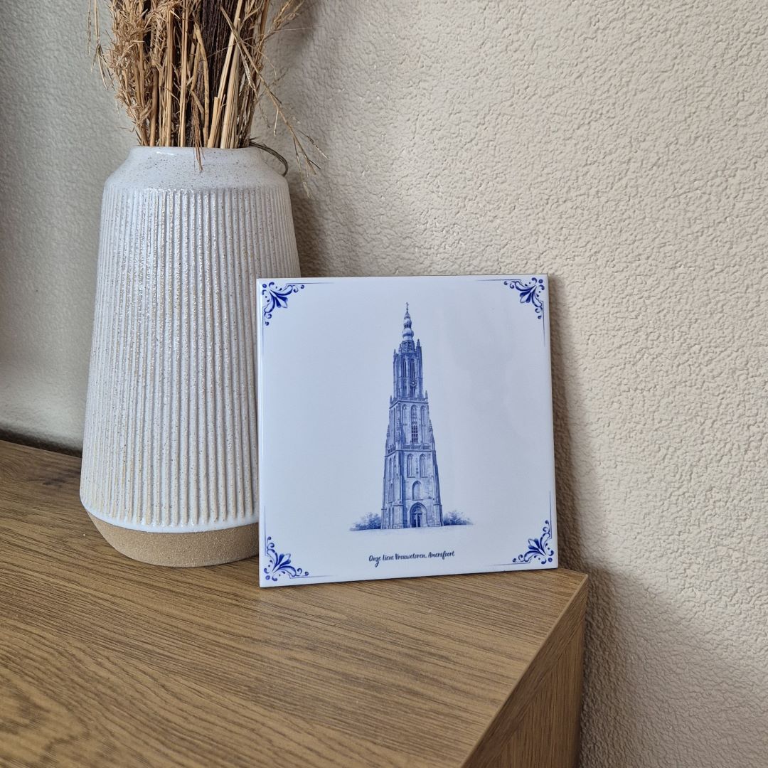 Delfs Blauw Tegeltje met Onze Lieve Vrouwetoren uit Amersfoort