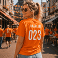 Dame in Haarlem 023 Oranje tshirt tijdens wk voetbal
