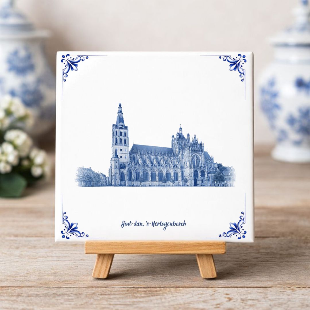 Delftsblauw tegeltje van de Sint Jan Kathedraal in Den Bosch