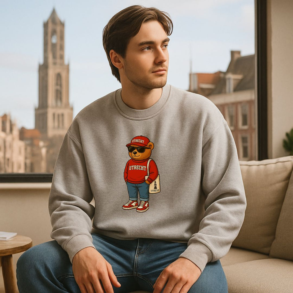 Man met Utrecht Stadsbeer Sweater aan